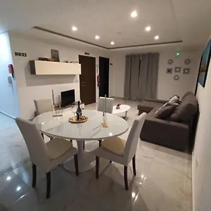 Modern 2-bed Apartment