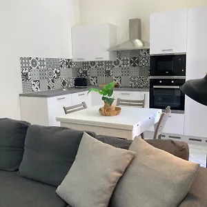 Charming Central Townhouse In By Assetflow Pro Apartment