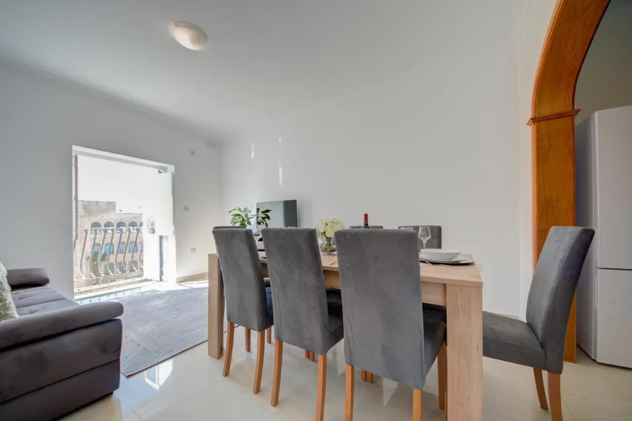Sunny Coast Sliema 3-Bedroom Apartment 0*,  Malta