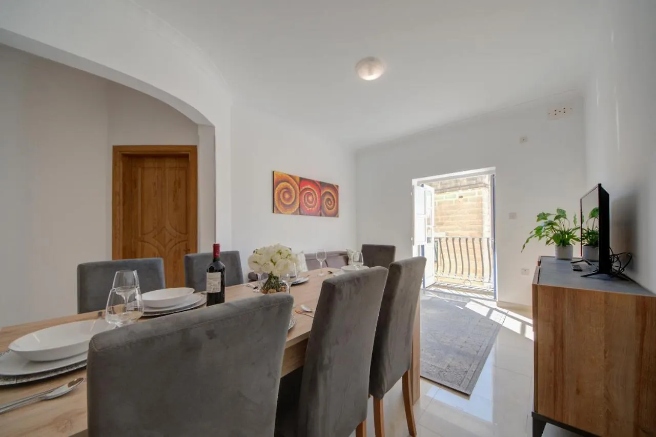 Sunny Coast Sliema 3-Bedroom Apartment Malta