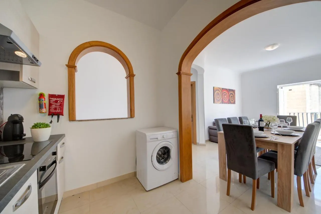 Sunny Coast Sliema 3-Bedroom Apartment 0*,  Malta